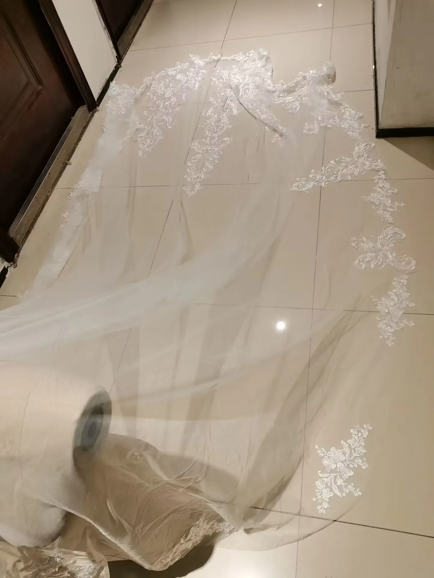 1T Appliques Lace Wedding Veil Long Veil Cathedral Bridal Veils Customized