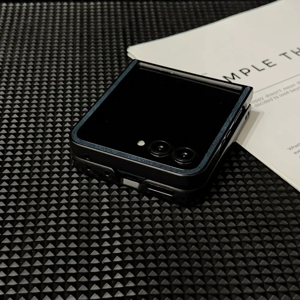 Retro Leather Magnetic Case for Motorola Razr 60 50 Ultra 2025 Razr + 2024 Magsafe Wireless Charging Protection Cover Funda