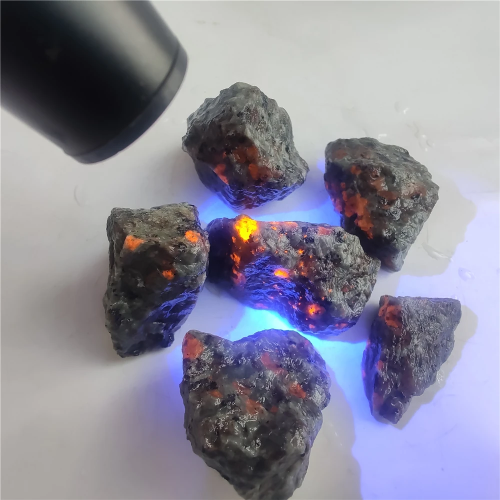 Natural Yooperlites Flame Stone Syenite Decor Stone Fluorescent Sodalite Mineral Rough Crystal Long-wave UV Collection Specimens
