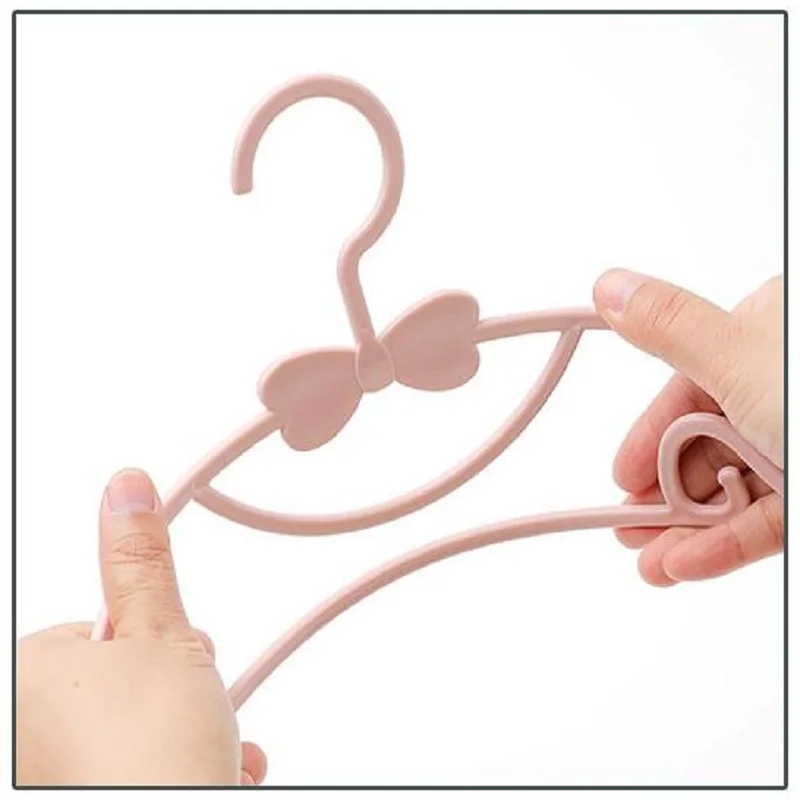 5/10/20pcs Baby Clothes Racks Portable Plastic Towel Display Scarfs Hangers Windproof Children Coats Hanger Clothing Organizer