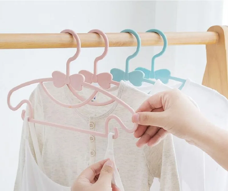 5/10/20pcs Baby Clothes Racks Portable Plastic Towel Display Scarfs Hangers Windproof Children Coats Hanger Clothing Organizer