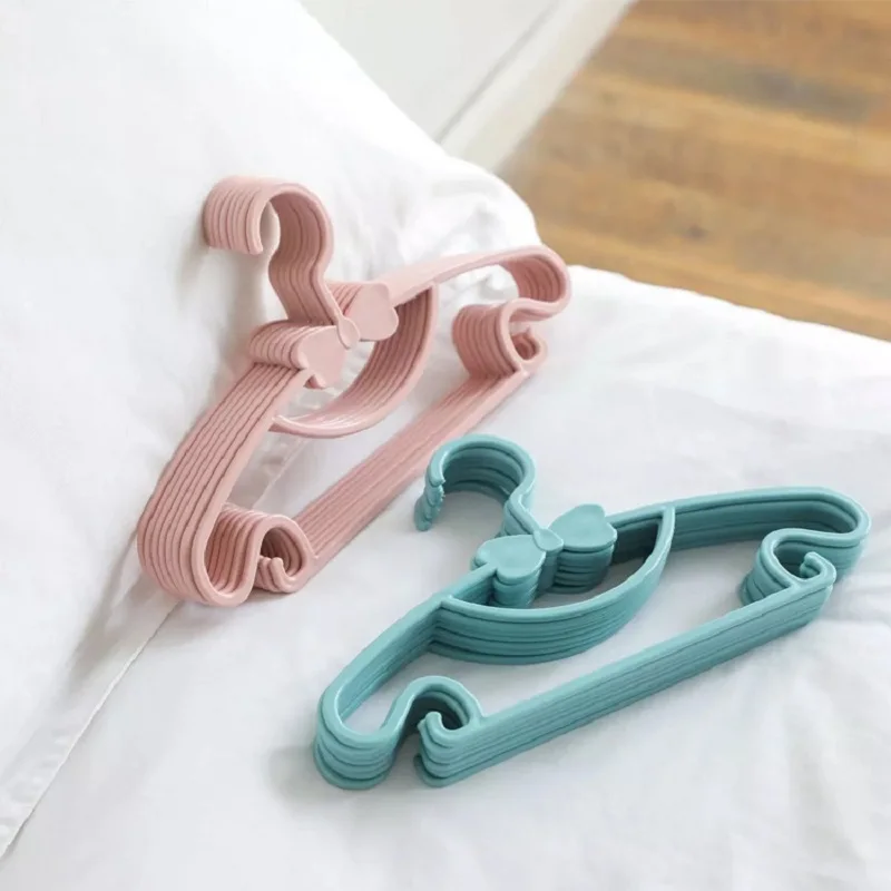 5/10/20pcs Baby Clothes Racks Portable Plastic Towel Display Scarfs Hangers Windproof Children Coats Hanger Clothing Organizer