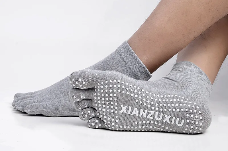 Men Pilates Socks Wholesale Cotton Breathable Non-Slip Massage Yoga Socks Cotton YOGA Sports Five-Finger Socks 5 Toe Socks
