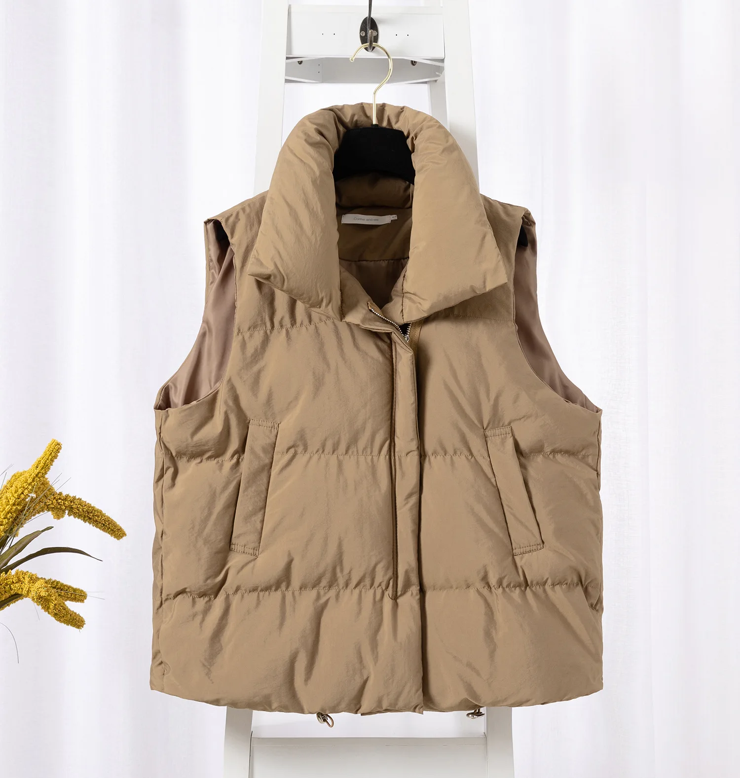 Women Fashion Autumn New 2024 Stand Collar Elegant Down Coats Warm Outerwear Casual Belt Sleeveless Winter Women Vests Jackets