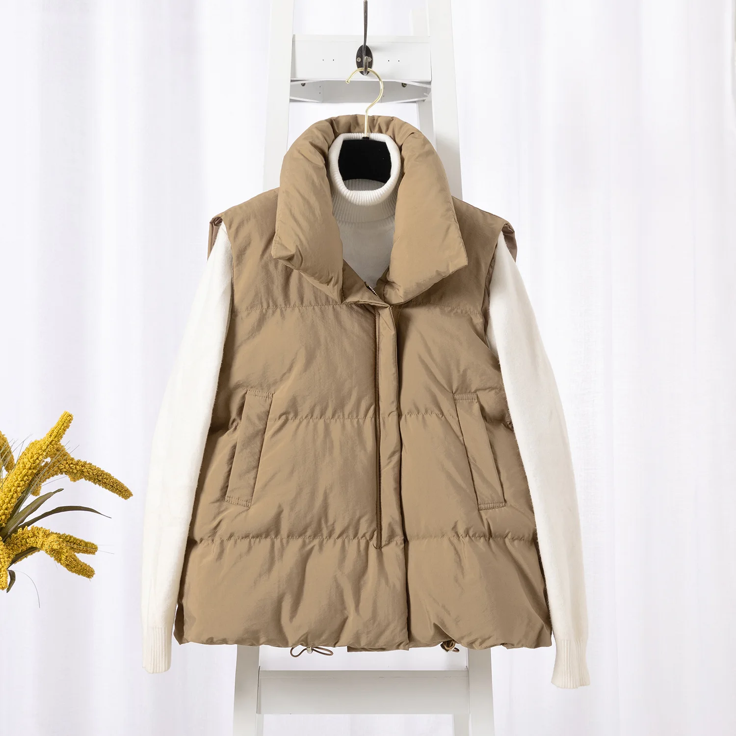Women Fashion Autumn New 2024 Stand Collar Elegant Down Coats Warm Outerwear Casual Belt Sleeveless Winter Women Vests Jackets