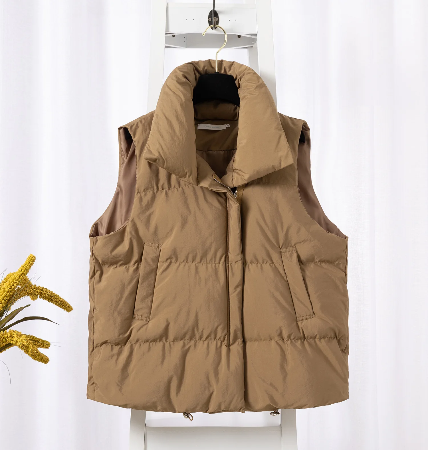 Women Fashion Autumn New 2024 Stand Collar Elegant Down Coats Warm Outerwear Casual Belt Sleeveless Winter Women Vests Jackets