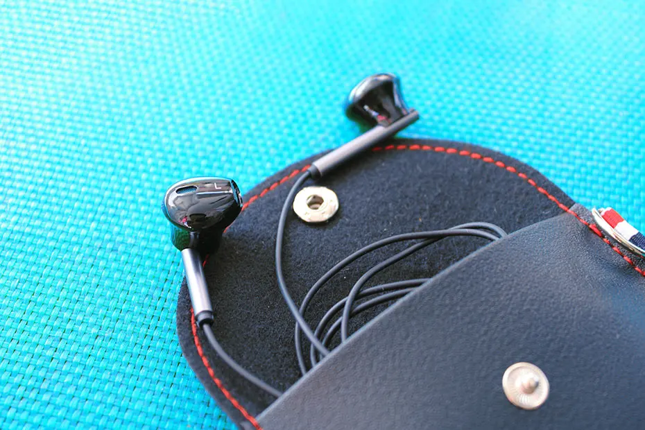 EARDECO Black Mini Hard Headphone Case Portable Earbuds Pouch Box PU Leather Earphone Storage Bag Protective USB Cable Organizer