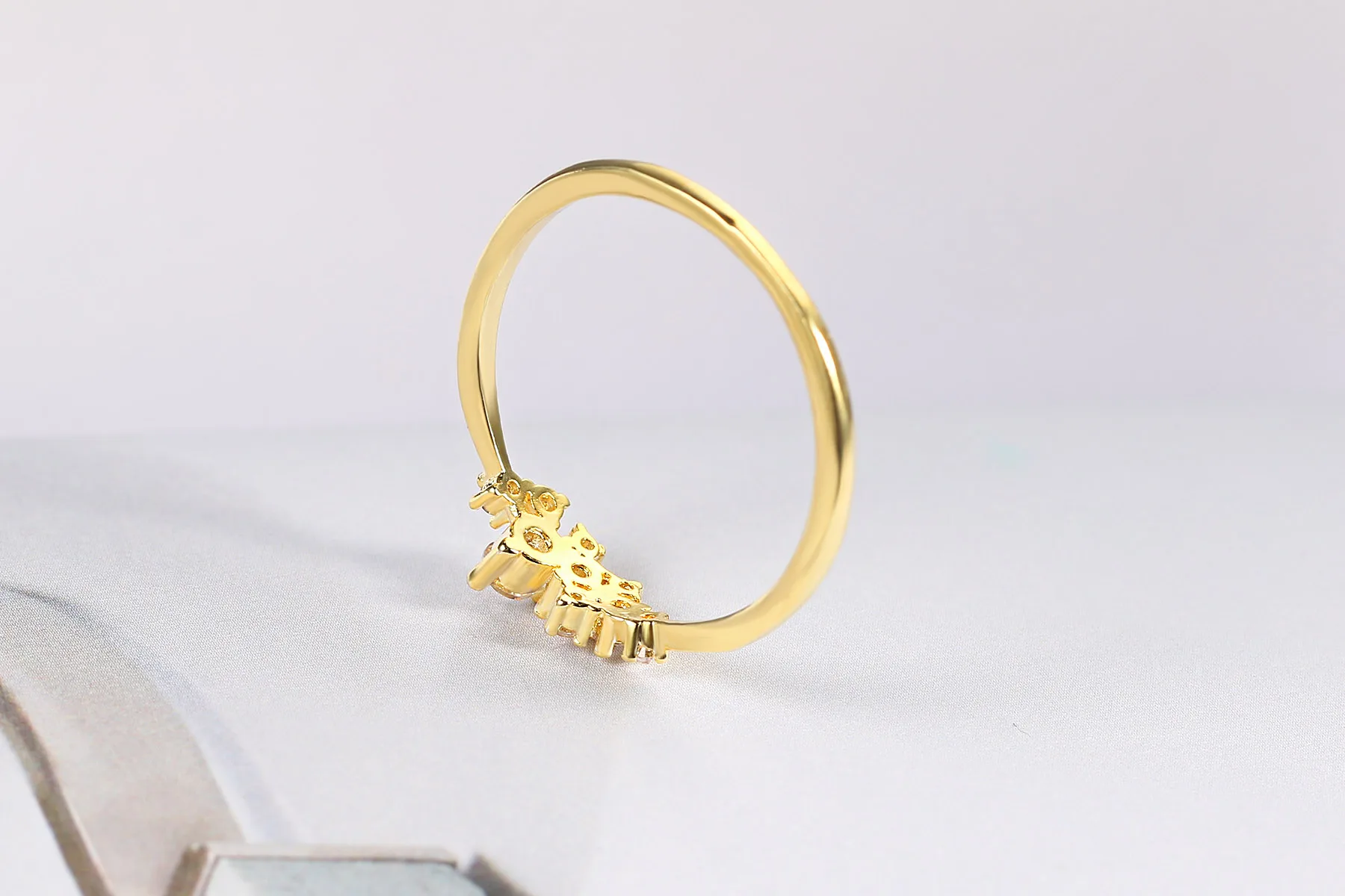 Trendy Elegant Dainty Rings For Women Romantic Women's Ring Shiny Zircon Gold Color Thin Finger Ring Accessories Jewelry KCR088