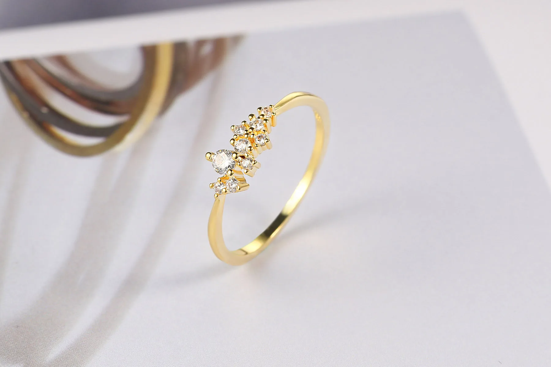 Trendy Elegant Dainty Rings For Women Romantic Women's Ring Shiny Zircon Gold Color Thin Finger Ring Accessories Jewelry KCR088
