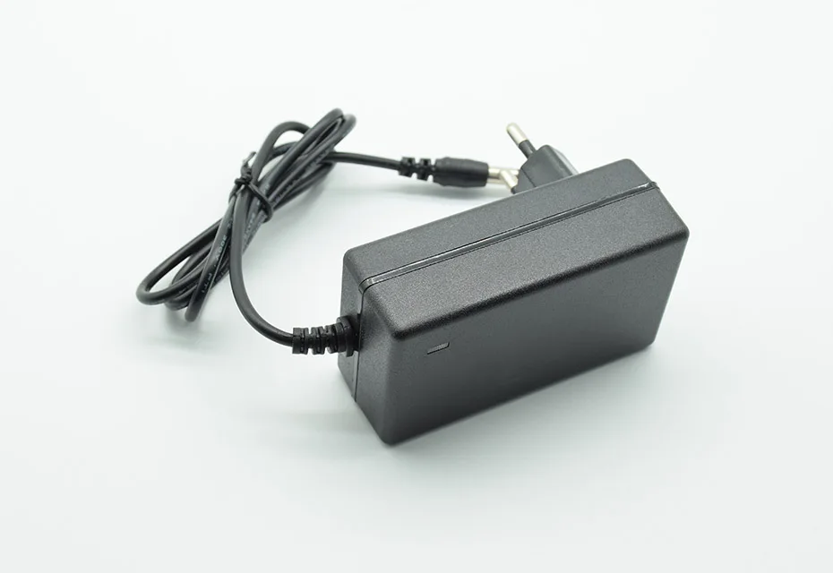 DC 8.4V 12.6V 2A 16.8V 2A 21V 1A Power Supply Charger EU Plug 5.5mm * 2.5mm(2.1mm) 100-240V 18650 Li-ion Battery Adapter