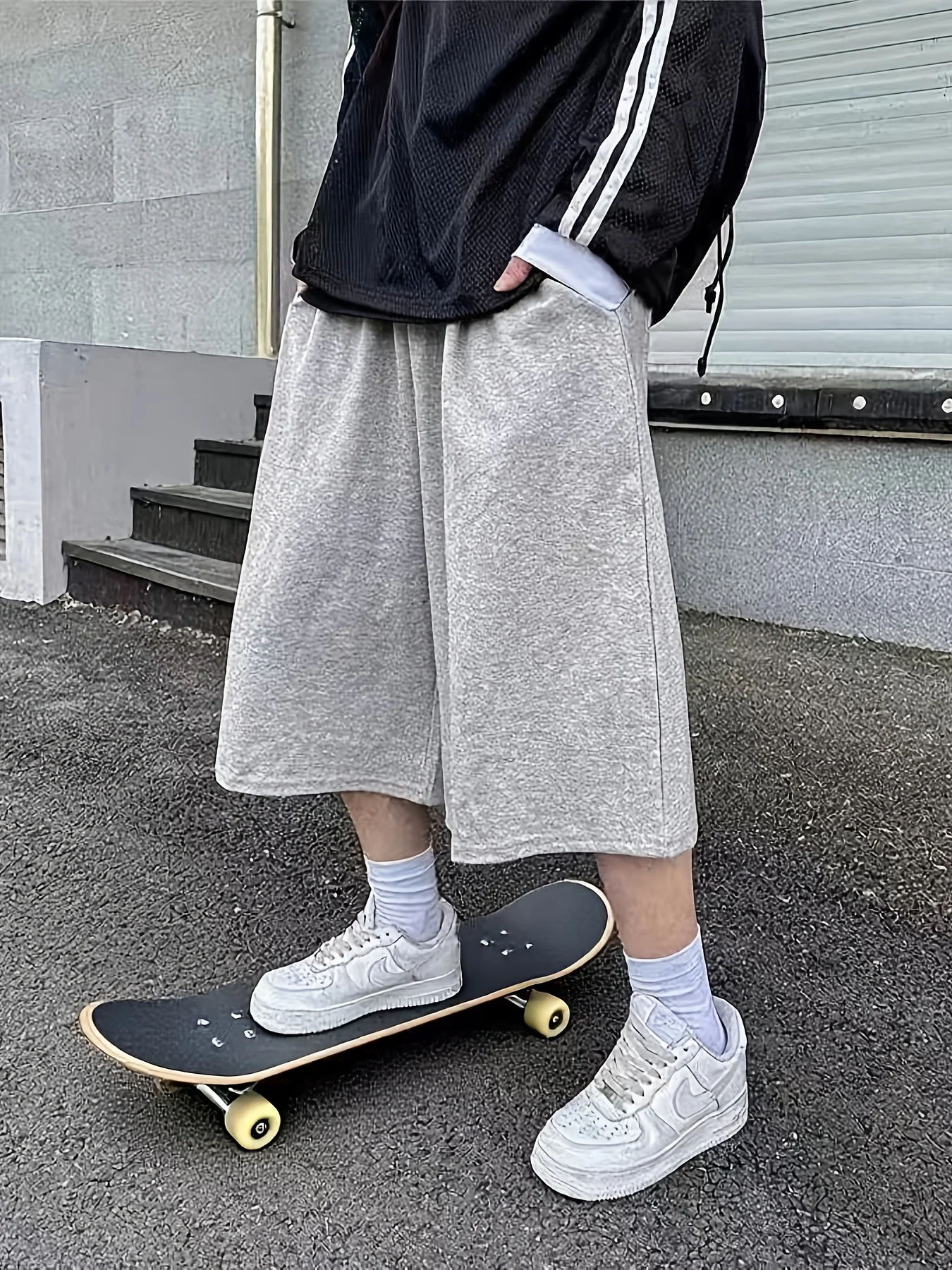 Men's Unisex Loose Street Style 5-point Pants with Mid Leg Length Suitable for Skateboarding and Fitness Activities