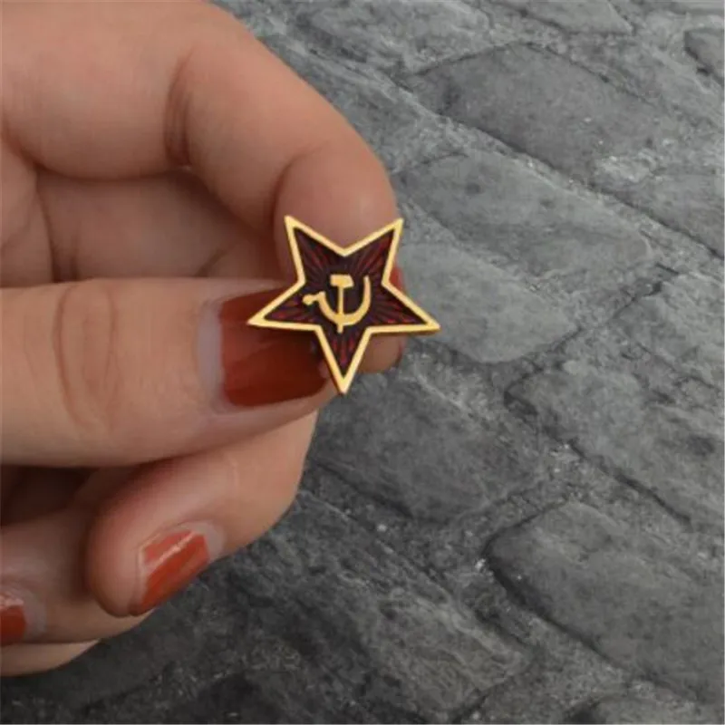 WKOUD Red Star Hammer Sickle Communism Emblem Soviet Union Symbol Ussr Pin Cold War Patriotism Lapel Pin Clothing Hat Accessorie