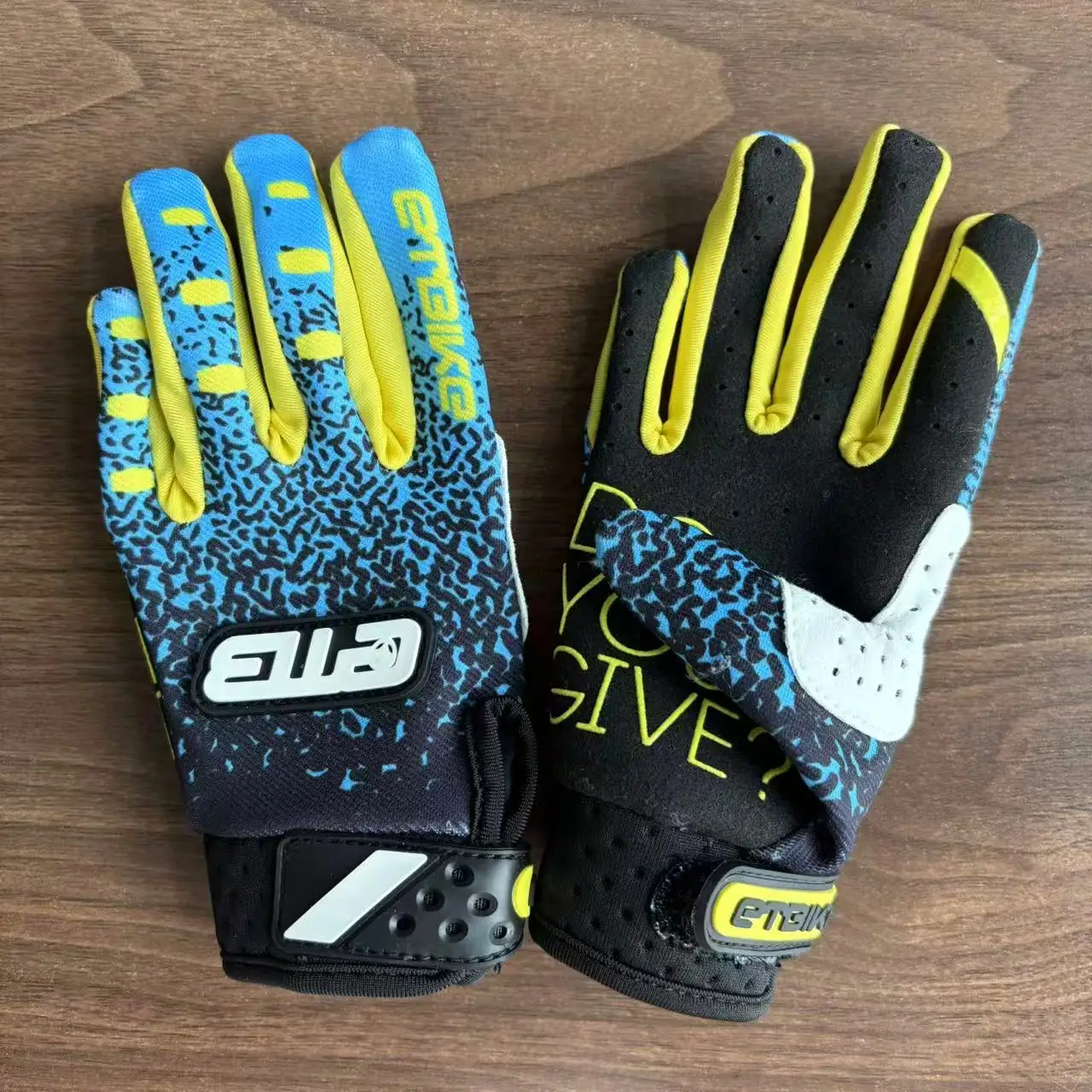 ETBIKE children's bicycle gloves, suitable for ages 4 to 10, are ideal for scooters and children's crawling and learning.kids