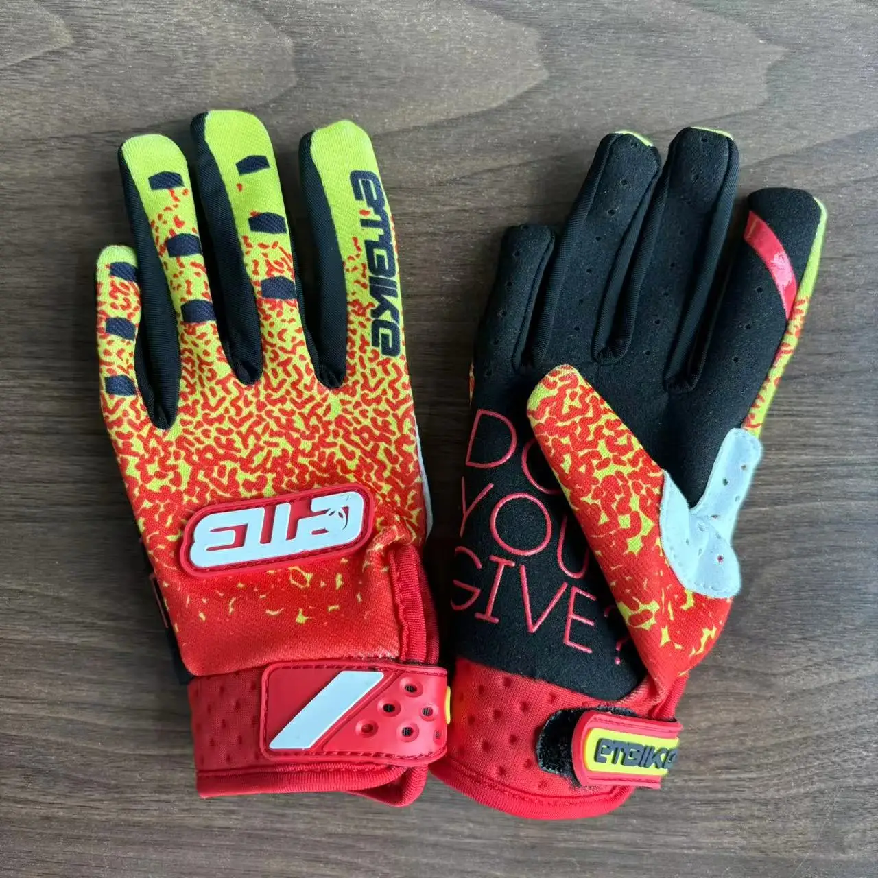 ETBIKE children's bicycle gloves, suitable for ages 4 to 10, are ideal for scooters and children's crawling and learning.kids