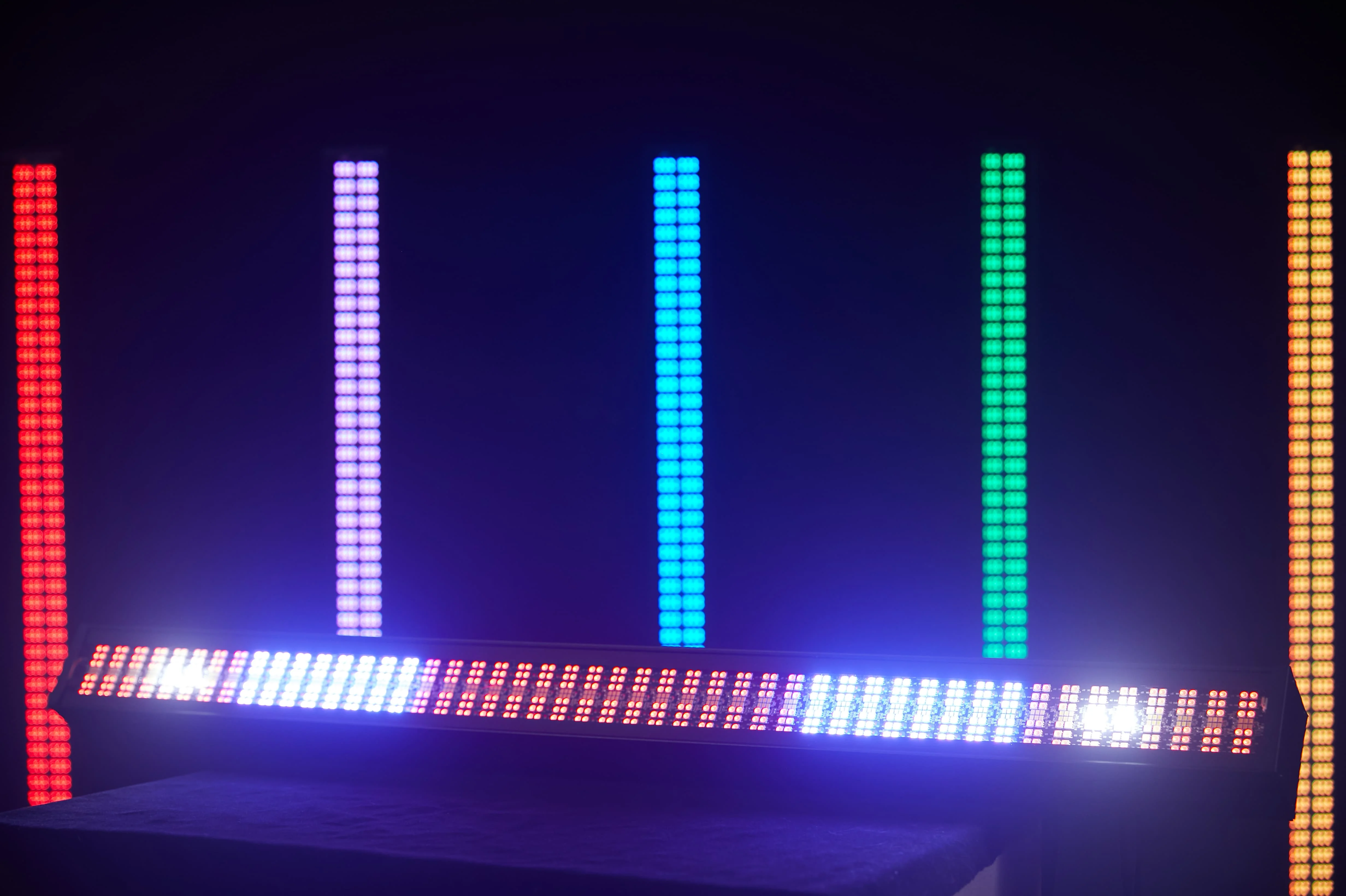 4pcs 200W LED 4in1 RGBW 96 Zone Strobe Light White 8000K DMX Super Bright Dj Wall Washer Bar Strobe Christmas Light Stage