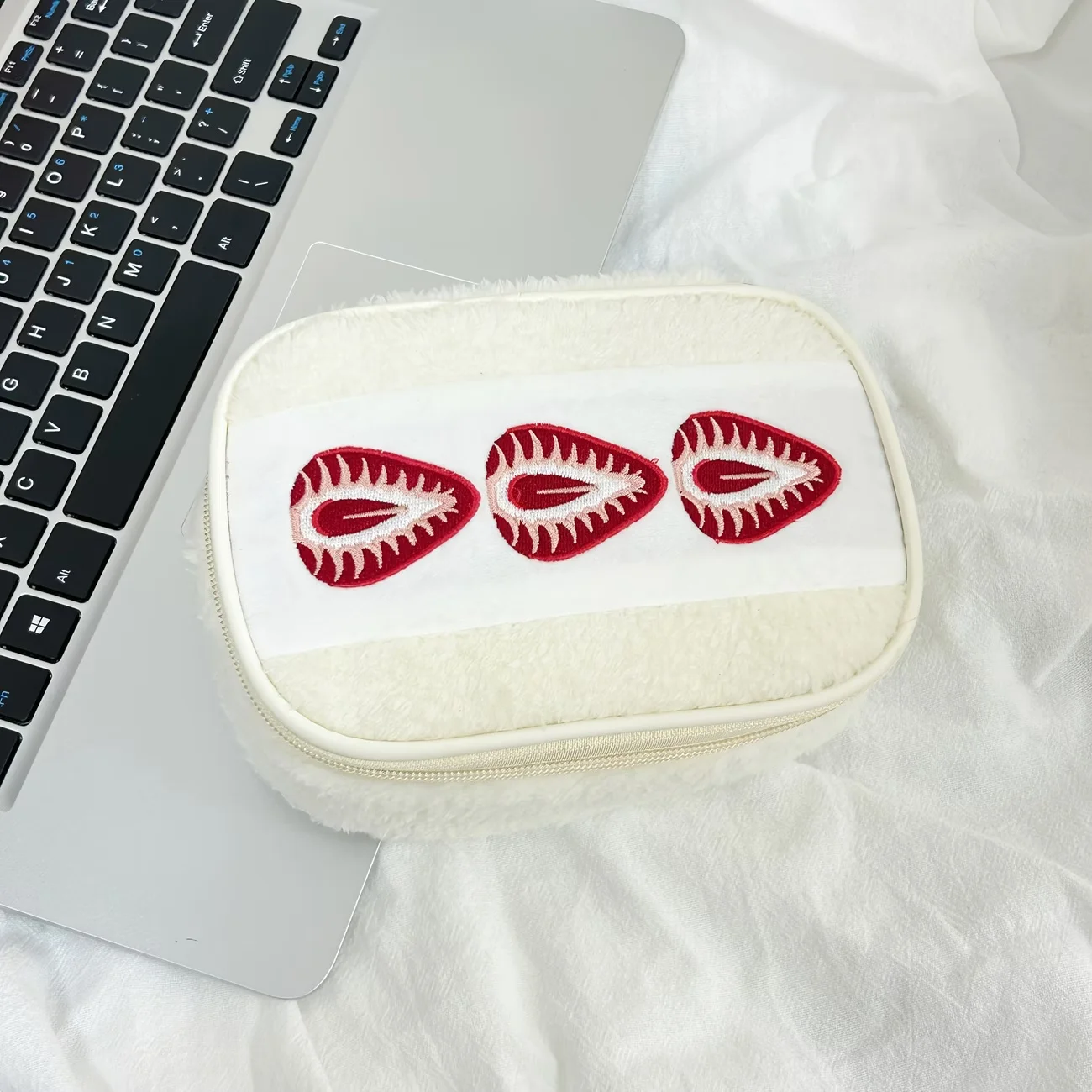 1Pc Strawberry Embroidery Makeup Bag with Checkered Lining Portable Cosmetic Pouch Cute /Korean Style Embroidered Bag for Travel