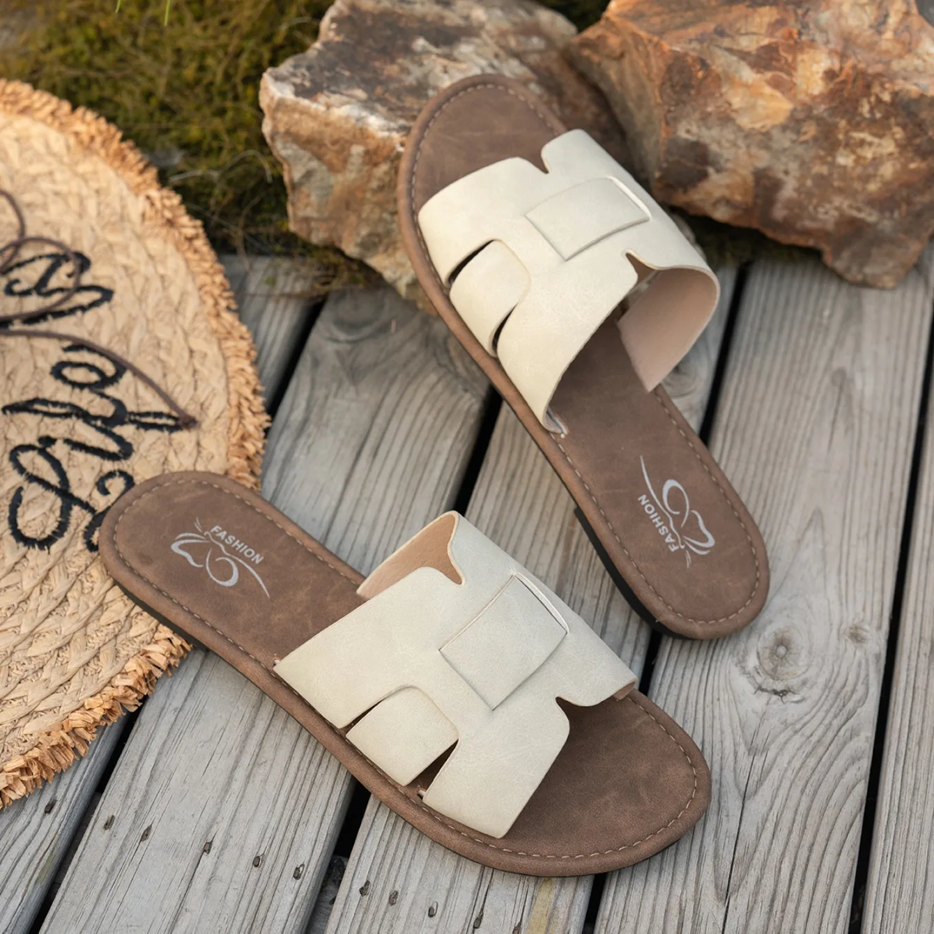 Women Slippers 2026 New Summer Lightweigh Shoes Women Flat Outdoor Beach Slippers Female Outdoor Sexy Sandals Slides Women