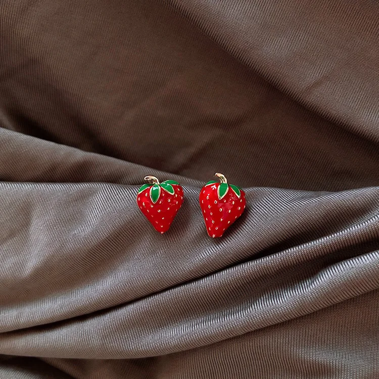S925 Silver Needle Girl Sense Cute Small Strawberry Net Red Wild Earrings Student Birthday Gift Accessories Crystal Earrings