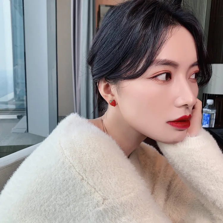 S925 Silver Needle Girl Sense Cute Small Strawberry Net Red Wild Earrings Student Birthday Gift Accessories Crystal Earrings