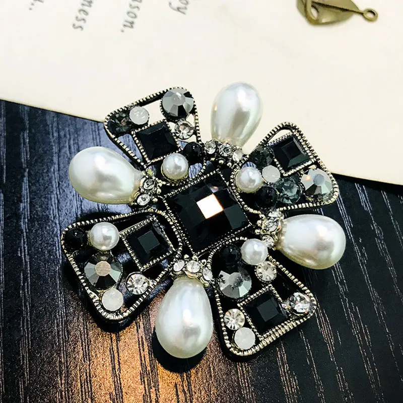 Retro Famous Luxury Brand Designer Brooch High Quality Big Pearl 5 Jewelry Brooches Pins Broach For Women Sweater Dress