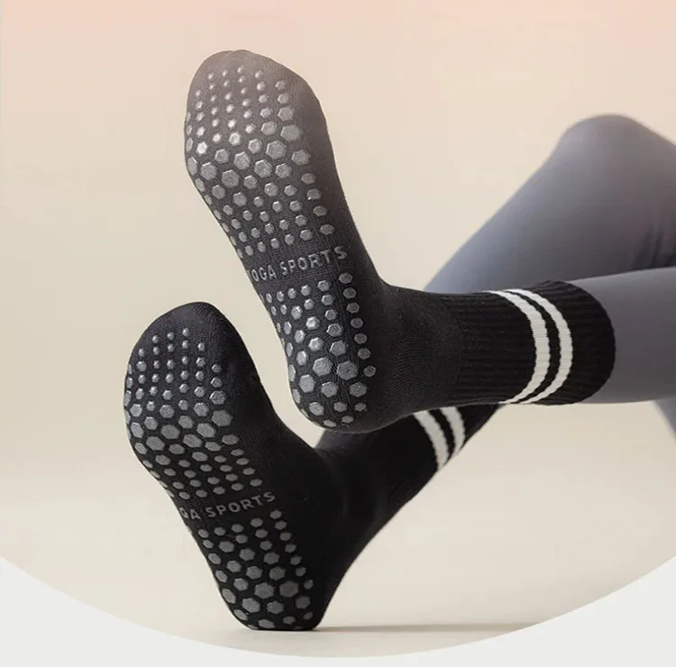 Women's Non-Slip Pilates Socks with Grips 1 Pair Yoga Socks for Barre Ballet Dance Anti-Skid Skid Resistant Grippy Socks