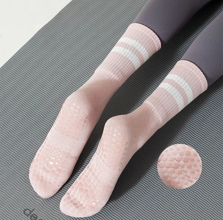 Women's Non-Slip Pilates Socks with Grips 1 Pair Yoga Socks for Barre Ballet Dance Anti-Skid Skid Resistant Grippy Socks