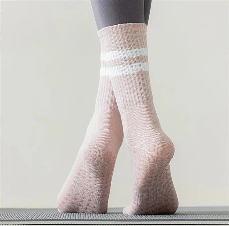 Women's Non-Slip Pilates Socks with Grips 1 Pair Yoga Socks for Barre Ballet Dance Anti-Skid Skid Resistant Grippy Socks