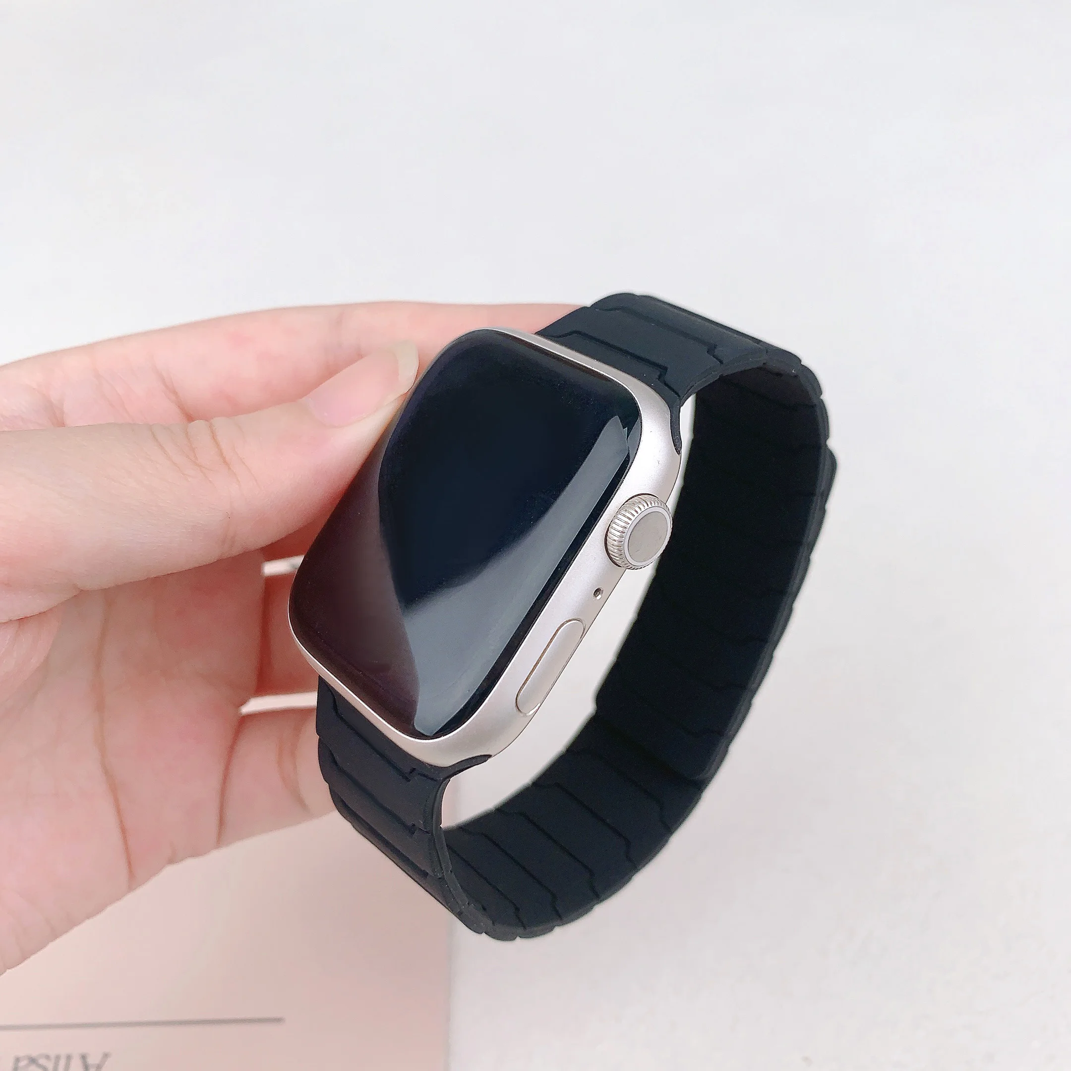 Magnetic Straps for Apple Watch Bands Ultra 2 3 49 44 40 41 46 42mm 45mm 38 Silicone Sports Bracelet iWatch Series 11 9 8 SE 10