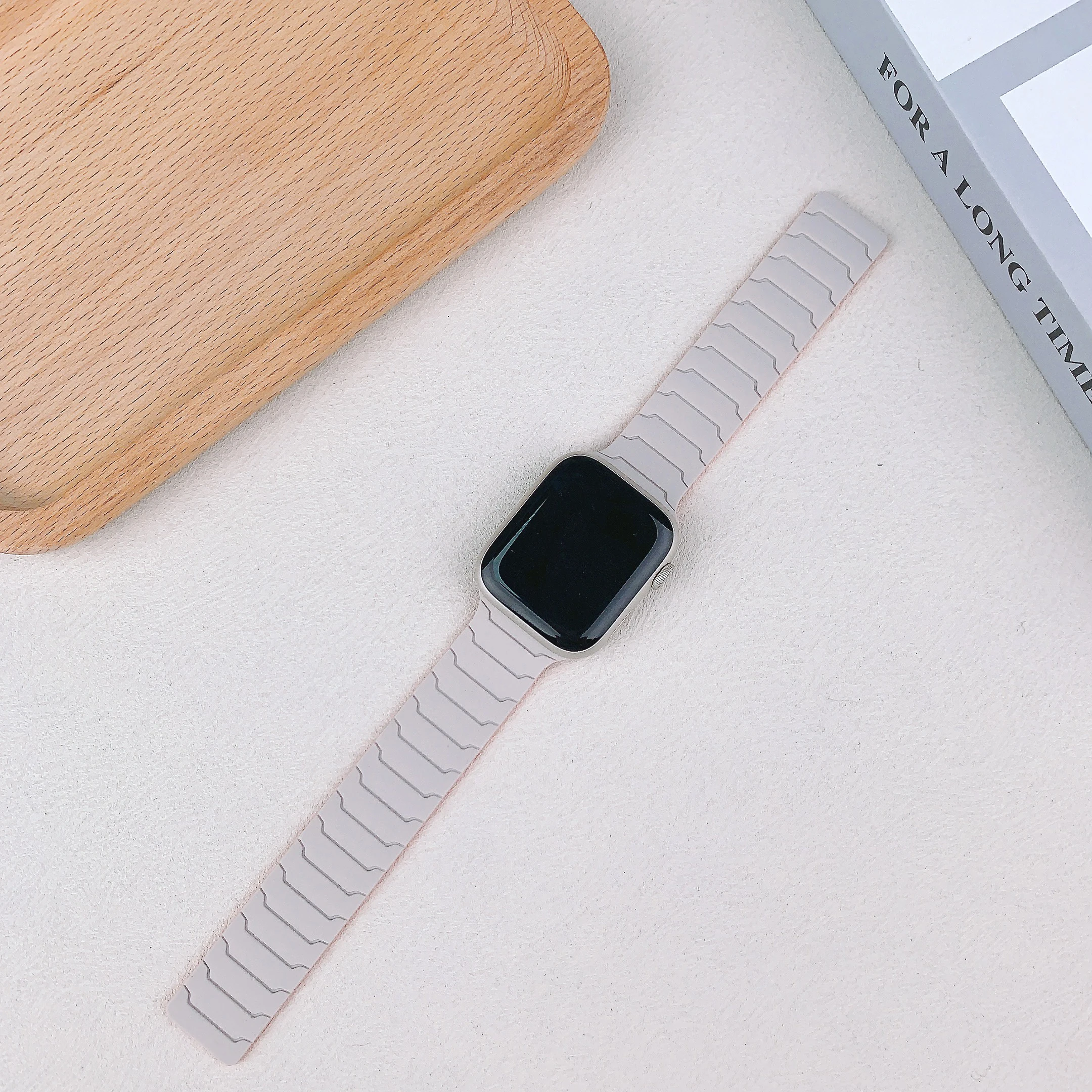 Magnetic Straps for Apple Watch Bands Ultra 2 3 49 44 40 41 46 42mm 45mm 38 Silicone Sports Bracelet iWatch Series 11 9 8 SE 10