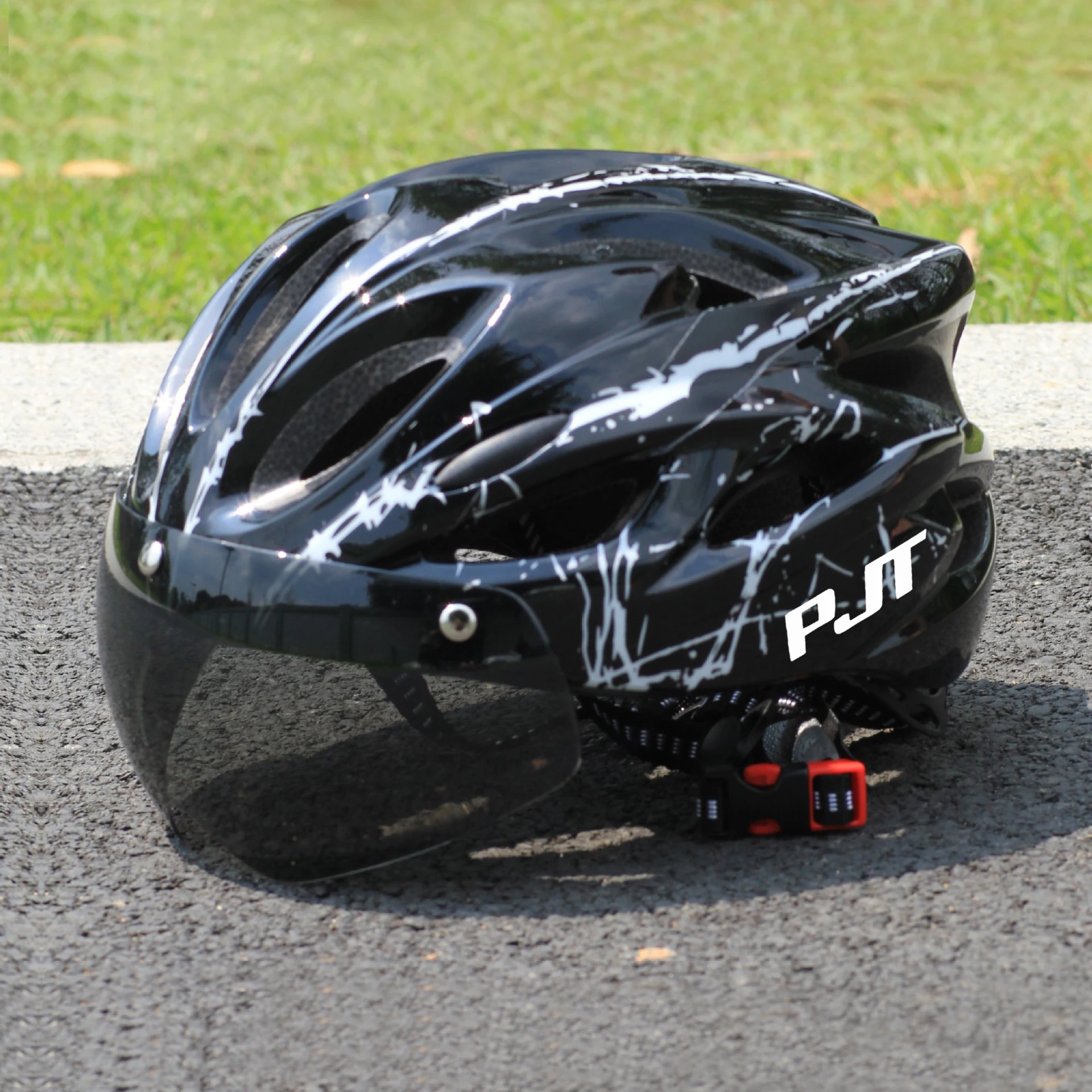 PJT Ultra-Light Magnetic Goggles Bicycle Helmet Lightweight PC Shell & EPS Foam Construction Cycling Helmet MTB Bike Helmet