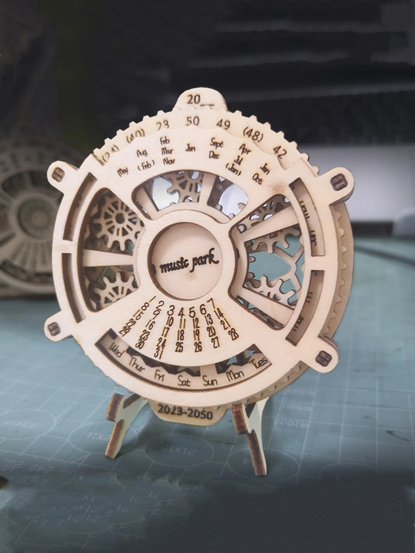 3D Wooden Puzzle Perpetual Calendar Mechanical Gears Toy Building Set Brain Teaser Games Engineering Toys Model Kits Handmade