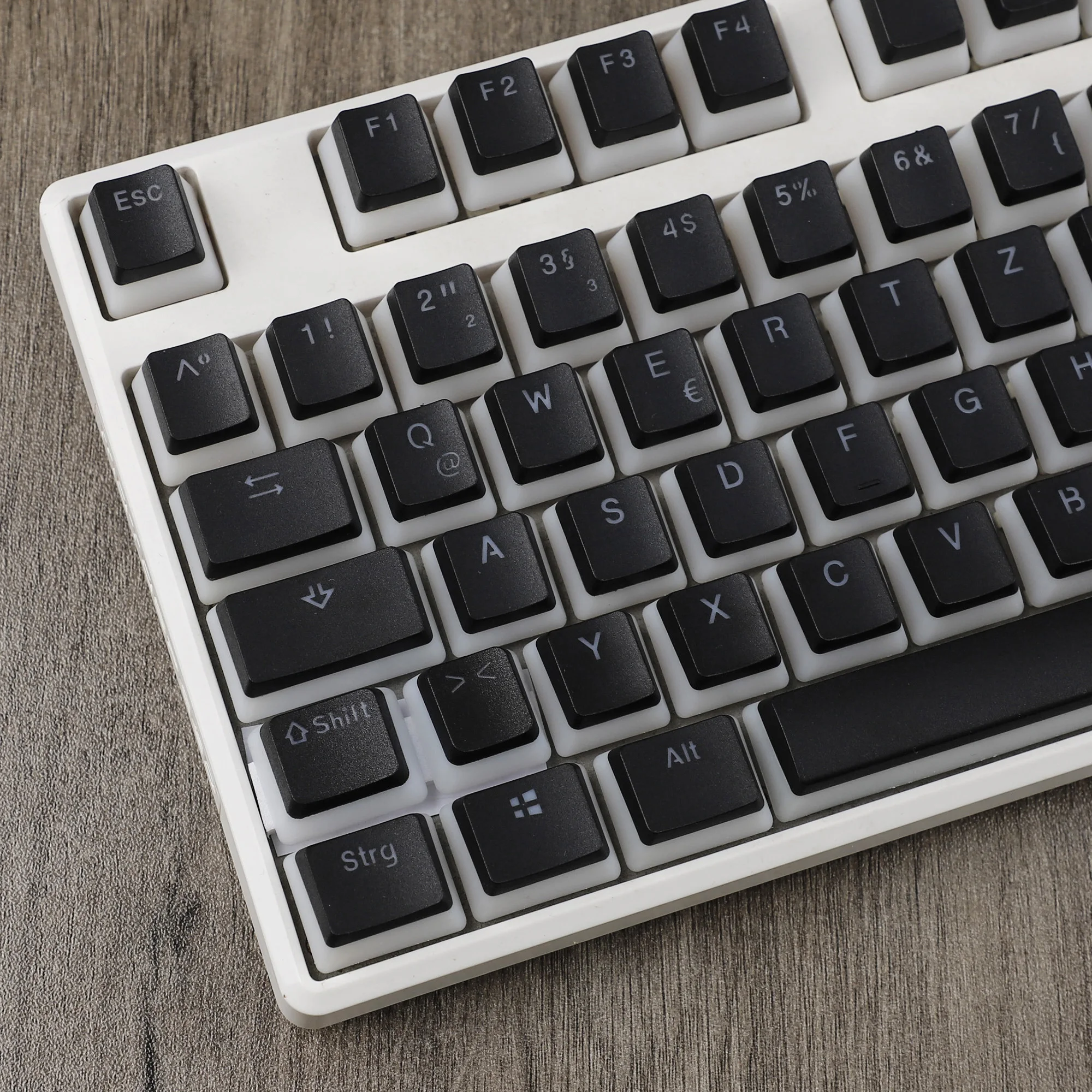 YMDK Pudding German ISO QWERTZ Double Shot PBT Shine Through OEM Profile Keycap Set Suitable For MX Switches Mechanical Keyboard