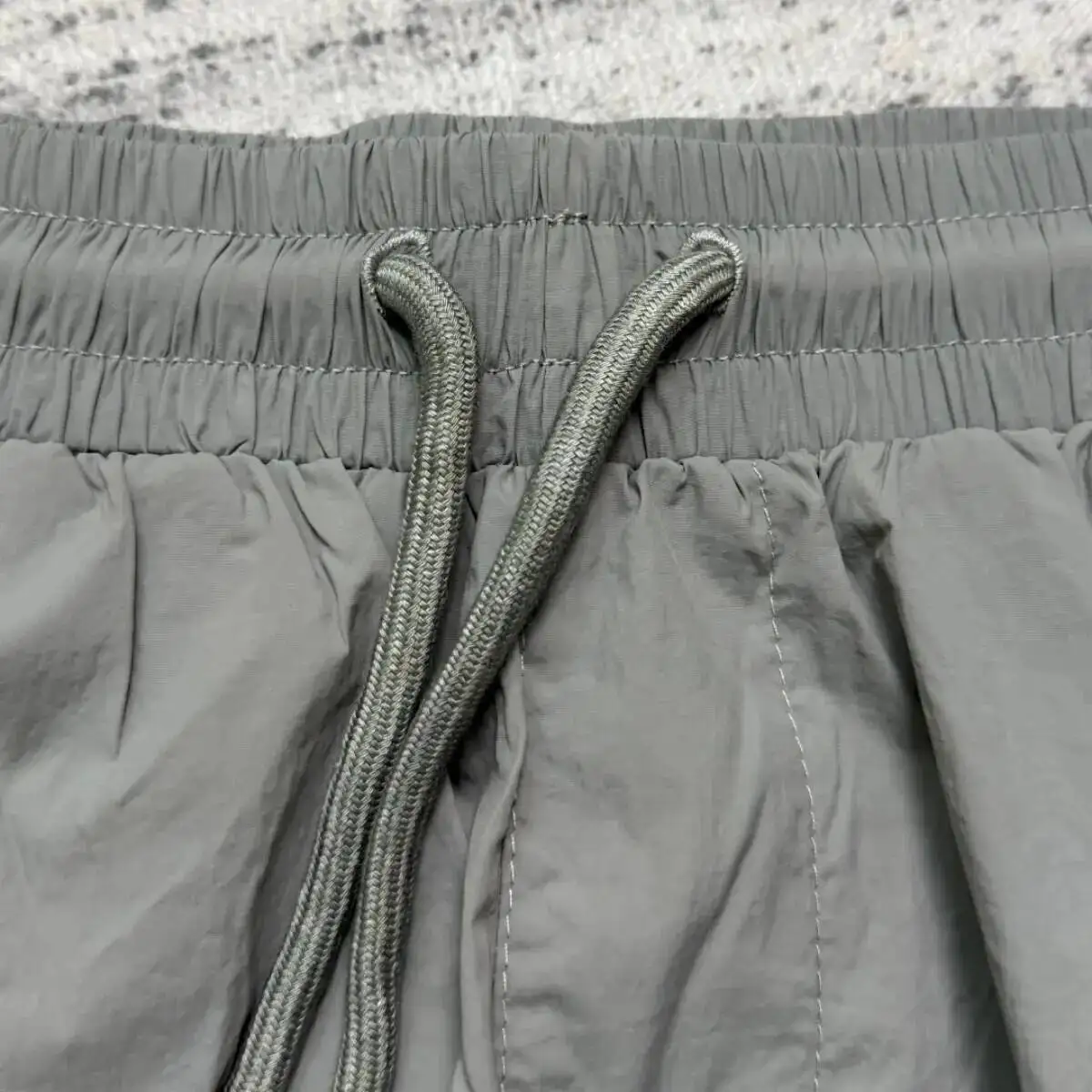 New Quick Dry Dust Grey Nylon Men Elastic Waist Drawstring Casual Cargo Shorts With Side Zipper Pockets