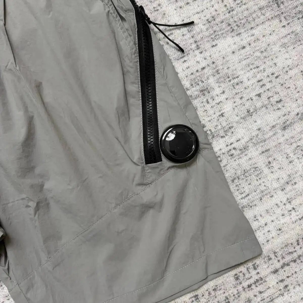 New Quick Dry Dust Grey Nylon Men Elastic Waist Drawstring Casual Cargo Shorts With Side Zipper Pockets