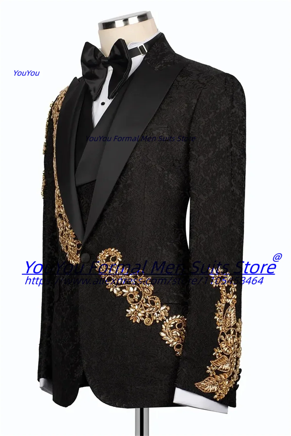 Handsome White Groom Wedding Tuxedos Customized Gorgeous Gold Crystal Embroidery Men Suits Male Prom Blazers trajes para hombre