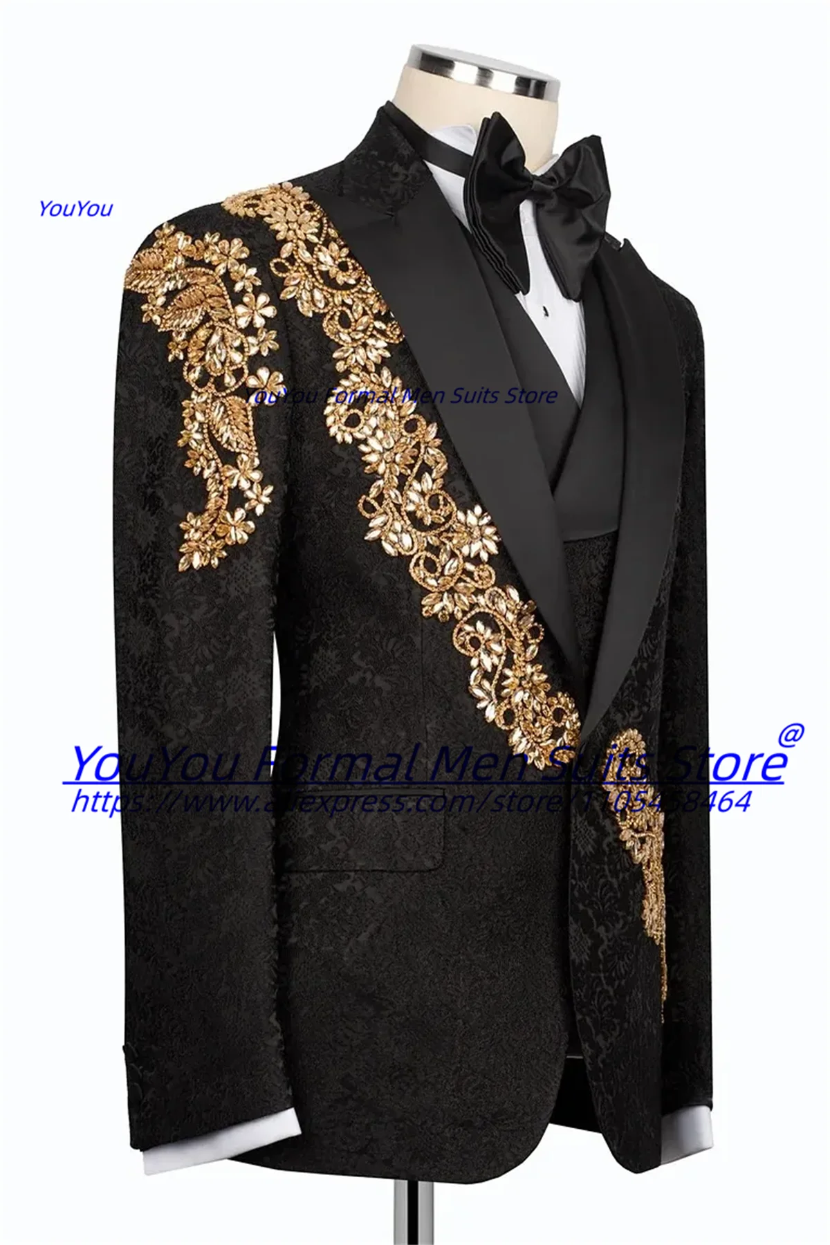 Handsome White Groom Wedding Tuxedos Customized Gorgeous Gold Crystal Embroidery Men Suits Male Prom Blazers trajes para hombre