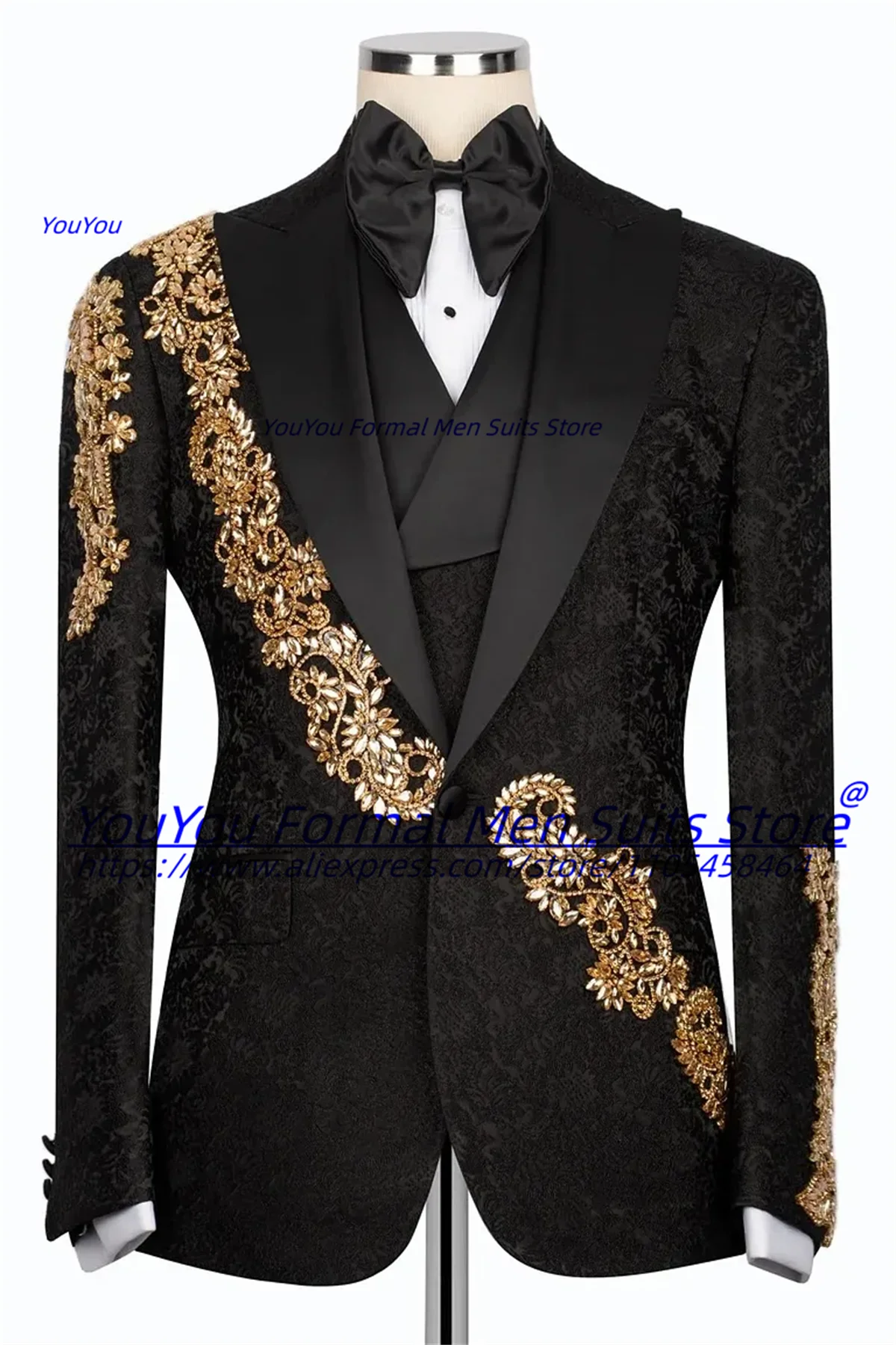 Handsome White Groom Wedding Tuxedos Customized Gorgeous Gold Crystal Embroidery Men Suits Male Prom Blazers trajes para hombre