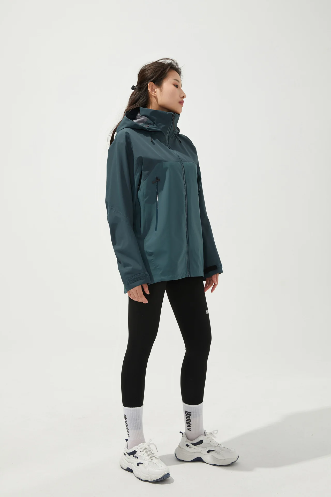 2026 Outdoor Men's and Women's, Fashionable, Windproof and Waterproof, Mountaineering, Breathable, Travel, Camping, Windbreaker