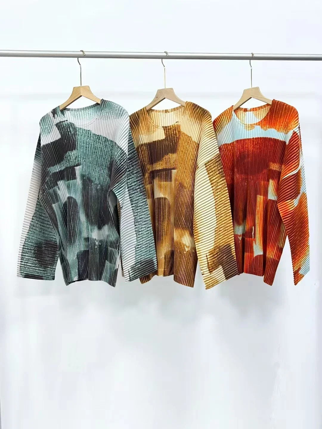 Miyake Pleated Men's Long-Sleeve T-Shirt 2026 New Top Casual Fashion Wear Vacation Attire Minimalist Loose Straight-Leg Pants