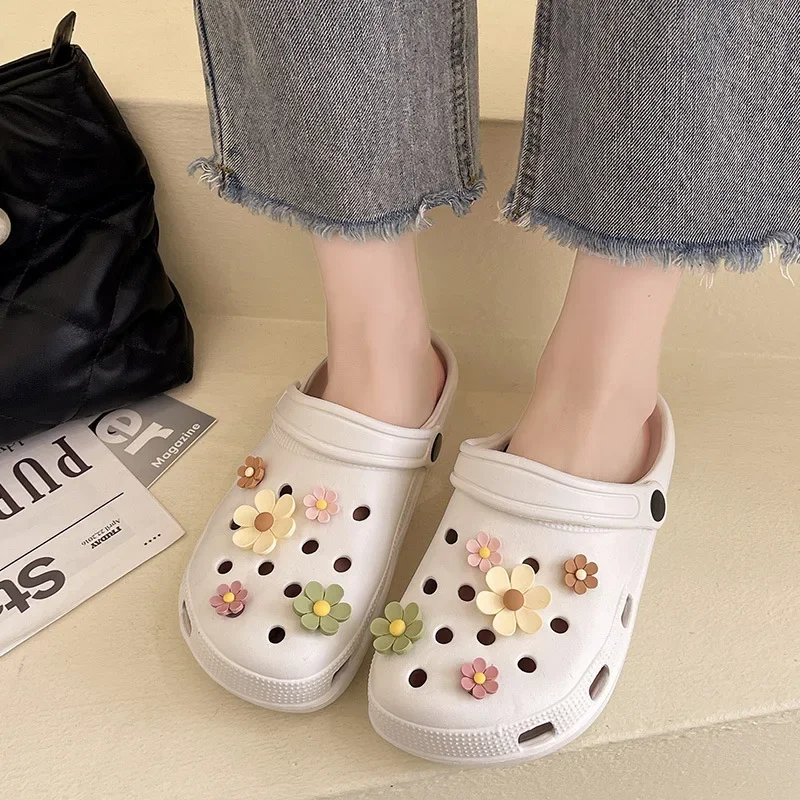 Whole Set Hot DIY Hole Shoes Charms for White Daisy Sunflower Combination Designer Quality Garden Shoe Decoration Girl Gift