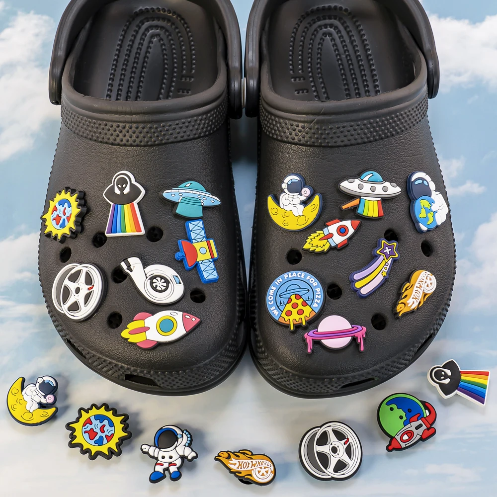 1/16pcs PVC Spaceship Shoe Charms Cartoon Astronaut Cool UFO ET Shoe Accessories Decorations Pins for Men Boy Kids Sandal Gifts
