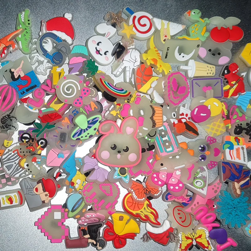5/10/20/30/50/100 pcs Random Fluorescence Shoe Charms for Clog Sandals Bracelets Decoration,Glow in the Dark Cartoon Party Gifts