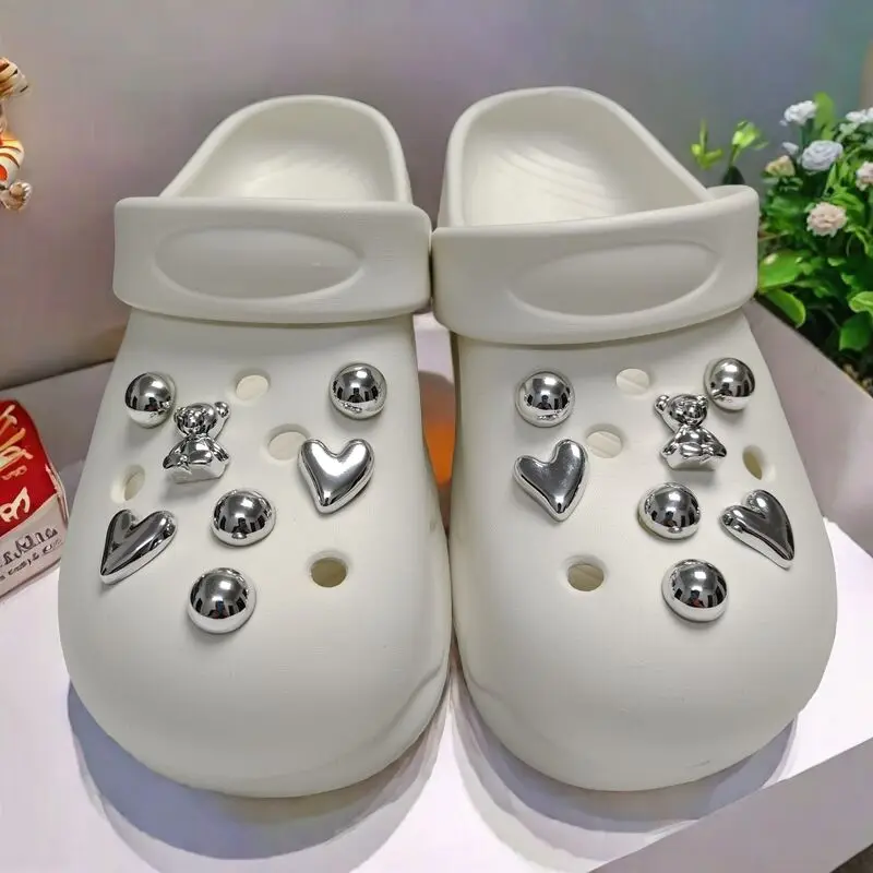 Whole Set Hot Sale DIY Hole Shoes Charms Black and White Pearl Bear Accessories Designer Quality Garden Shoe Decoration Girl Gif