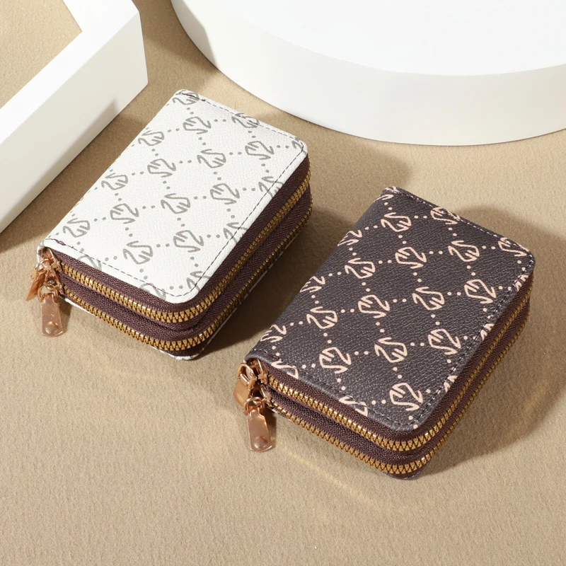 Chic Vintage Zippered Card Holder Wallet for Women - Secure Multi-Card Slots, Fashionable Faux Leather with Coin PurseLuxurious