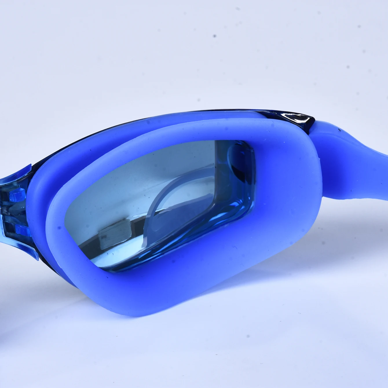 High-Definition Waterproof and Anti-Fog Swimming Goggles for Men and Women