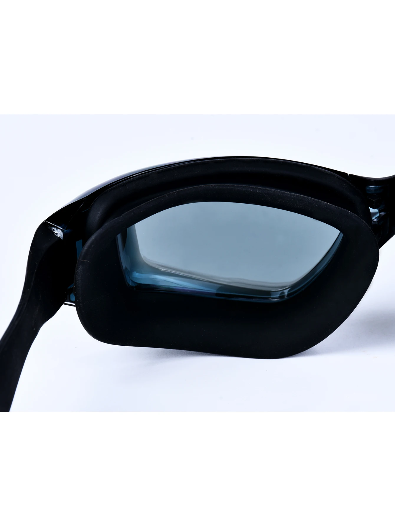 High-Definition Waterproof and Anti-Fog Swimming Goggles for Men and Women