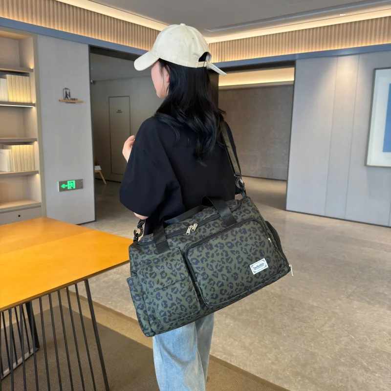 Classic Leopard Print Large Capacity Leisure Luggage Bag With Multiple Pockets And Shoe Compartment Sports Fitness Travel Bag
