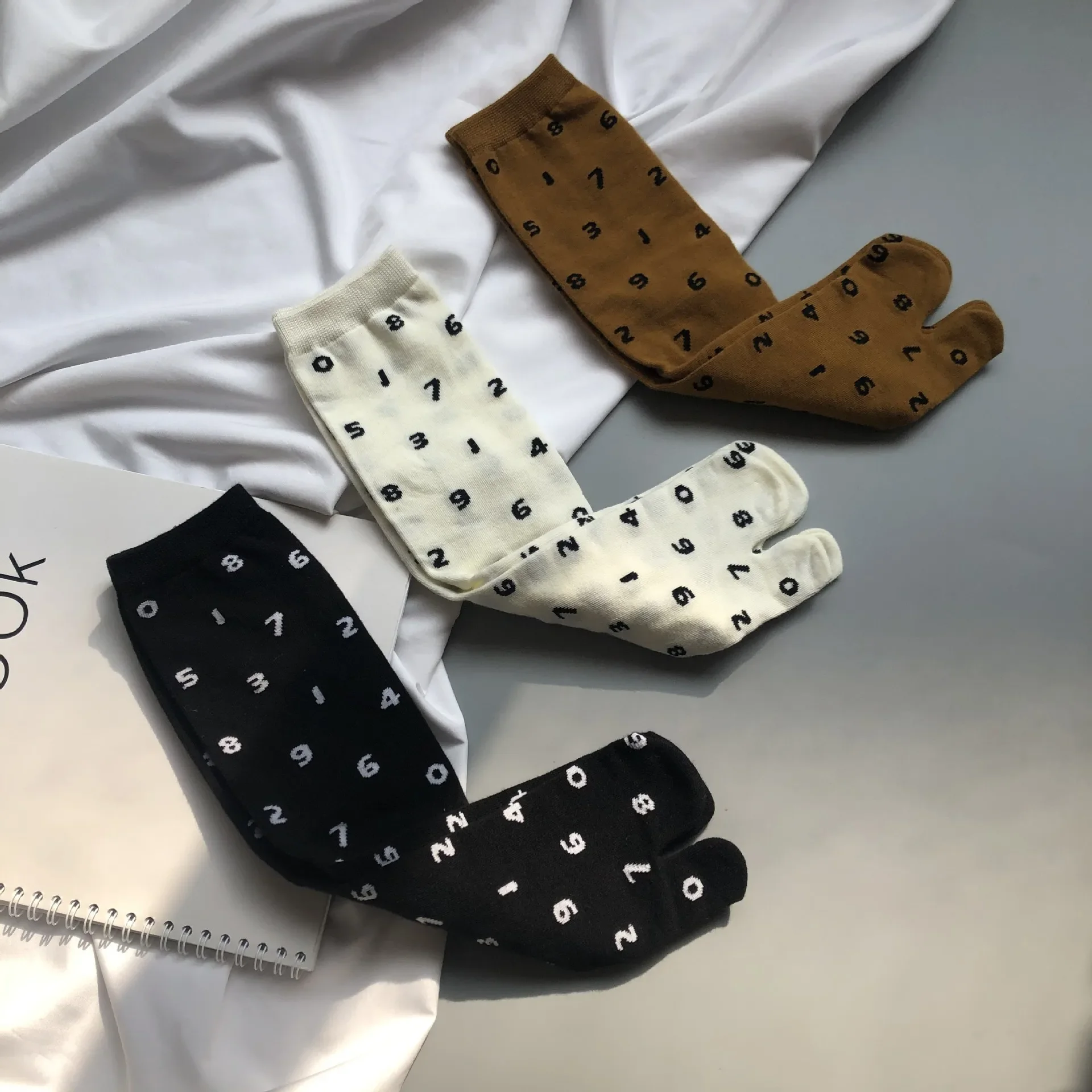 Colorful Cartoon Combed Cotton Women's Two Toe Socks Grapes Waves Carp Japanese Harajuku Funny Cute Sandals Tabi Socks Sokken