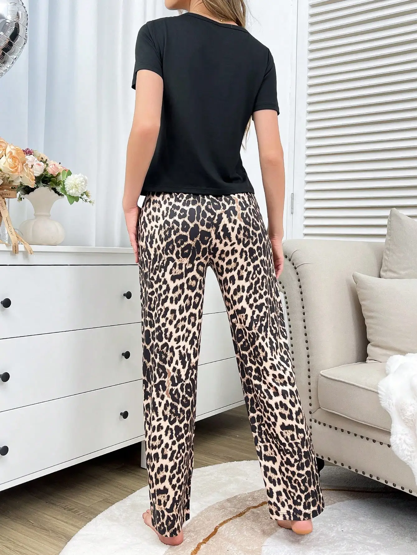 Women's Pajamas with Leopard Print, Comfortable Top with Pockets, Short Sleeves, Long Pants, Suitable for Wearing Outside, Loungewear Pajama Set