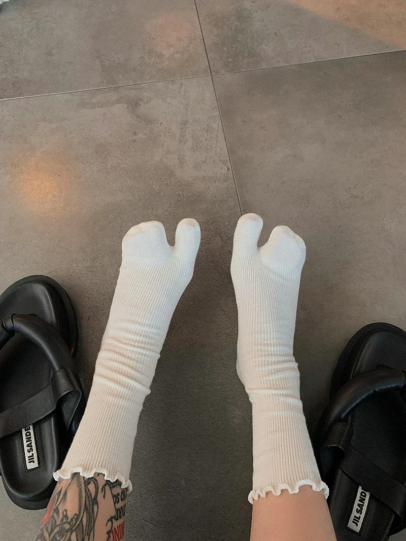 High Quality Combed Cotton Split Toe Woman Socks Solid Color Simple Comfortable Soft Two-Toed Japanese Harajuku Women's Tabi Sox